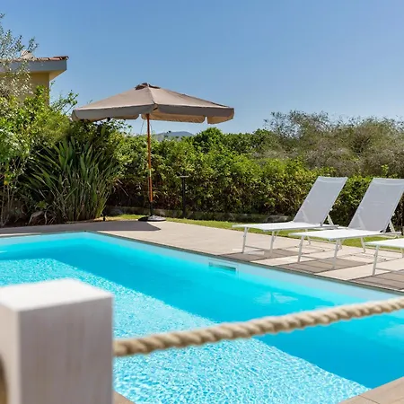 Angelina Con Piscina E Giardino Privato A Pochi Passi Dalla Di Campus * فيلاّسيمِيوس