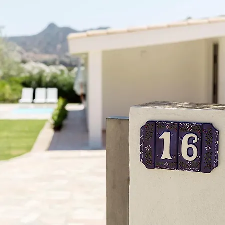 Angelina Con Piscina E Giardino Privato A Pochi Passi Dalla Di Campus 빌라 *