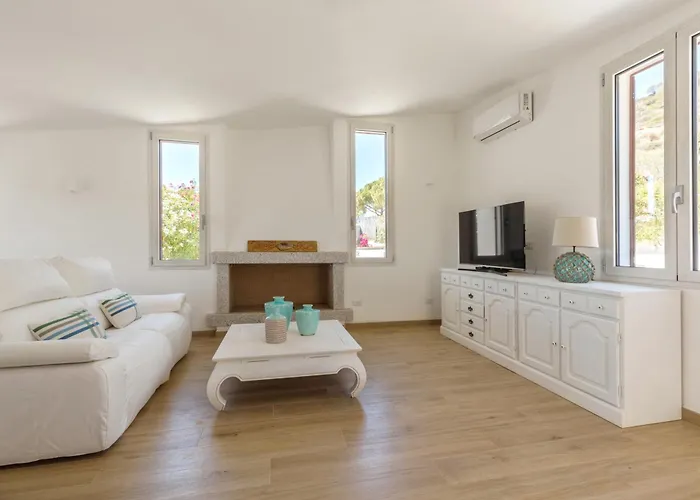 ヴィラ Angelina Con Piscina E Giardino Privato A Pochi Passi Dalla Di Campus ヴィッラシミーウス