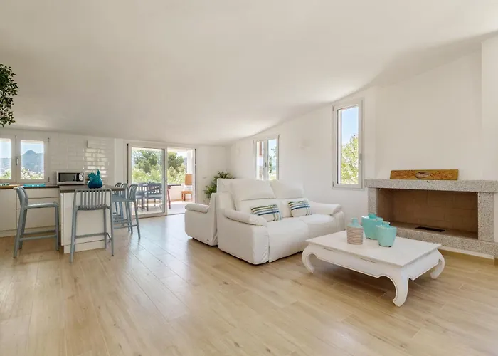 Angelina Con Piscina E Giardino Privato A Pochi Passi Dalla Di Campus ヴィッラシミーウス