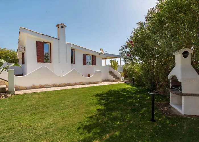 Angelina Con Piscina E Giardino Privato A Pochi Passi Dalla Di Campus ヴィッラシミーウス