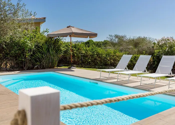 Angelina Con Piscina E Giardino Privato A Pochi Passi Dalla Di Campus * ヴィッラシミーウス